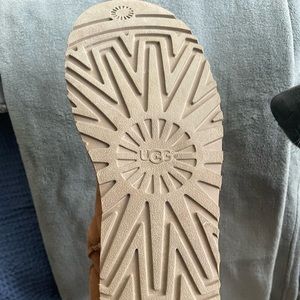 Uggs, brown boots. Bows on back. Worn maybe once. Size 8. Like new.